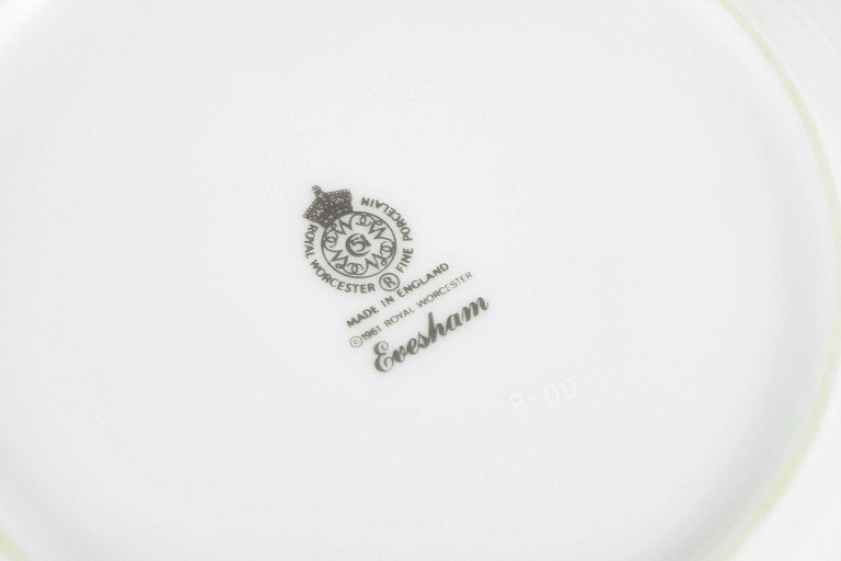 Royal Worcester Evesham, England. Set of eight porcelain cake plates with fruit decoration in warm - 4