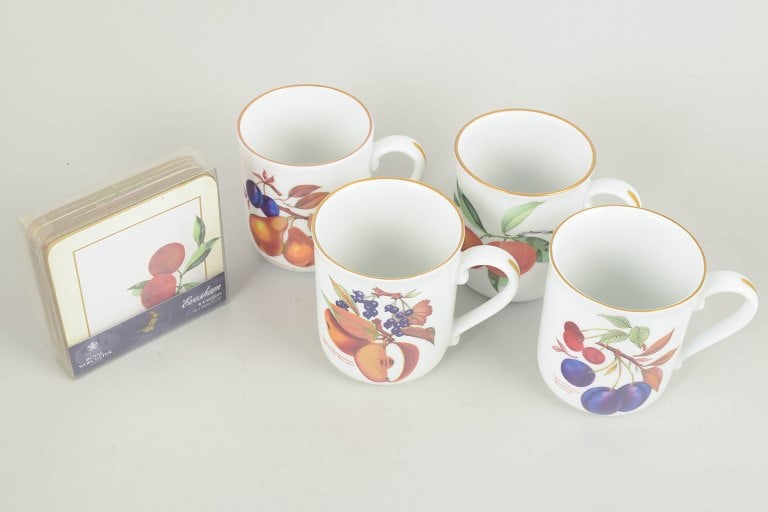 Royal Worcester Evesham, England. Set of four porcelain mugs and set of six coasters with fruit - 2