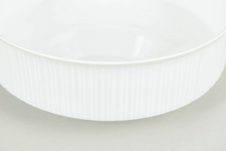 Tapio Wirkkala for Rosenthal, Germany. Minimalist porcelain bowl with subtly fluted sides. Approx. - 3