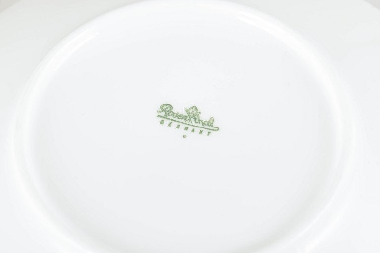 Tapio Wirkkala for Rosenthal, Germany. Minimalist porcelain bowl with subtly fluted sides. Approx. - 4