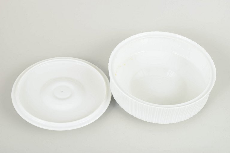 Tapio Wirkkala for Rosenthal, Germany. Lidded porcelain bowl with vertical fluting. Approx. 1980s. - 3