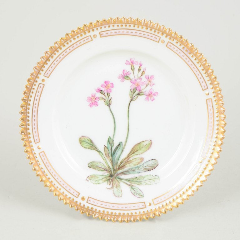 Royal Copenhagen, Denmark. Flora Danica, porcelain side plate with botanical motif. Circa 1920.: Royal Copenhagen Flora Danica, side plate. Hand-decorated porcelain plate with botanical motif from the Flora Danica series, decorated outside the factory, finely executed with gilded rim and highly d