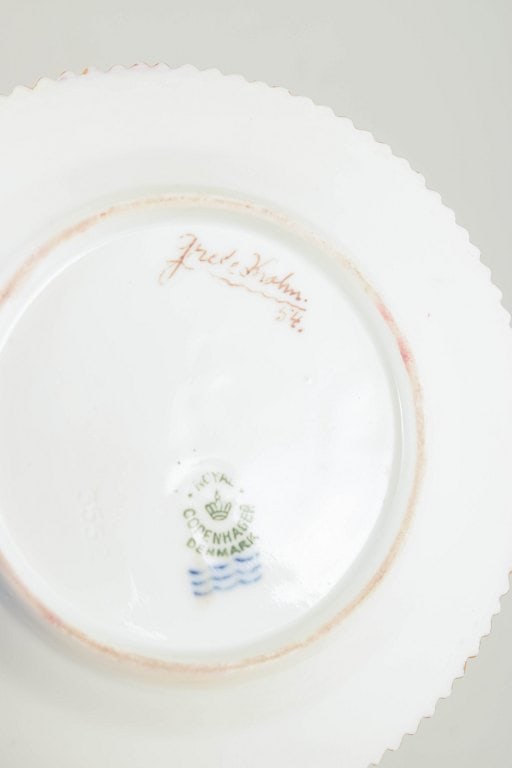 Royal Copenhagen, Denmark. Flora Danica, porcelain side plate with botanical motif. Circa 1920. - 4