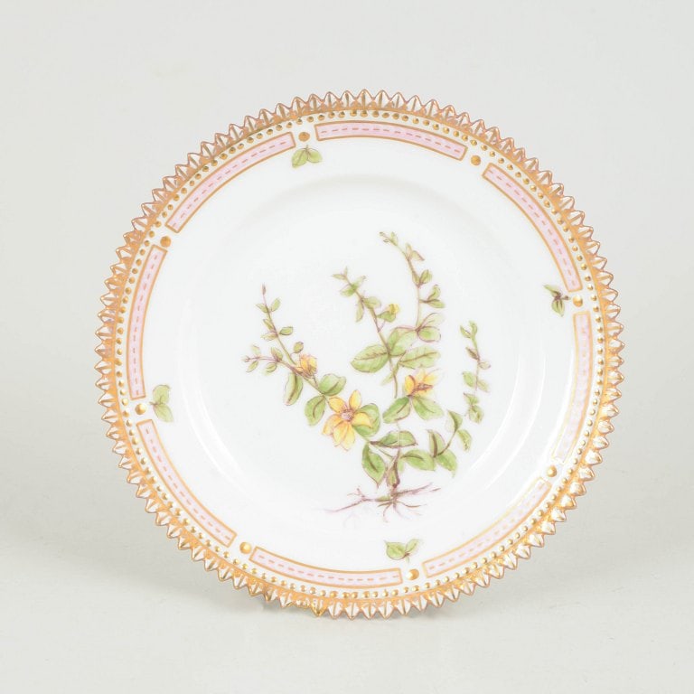 Royal Copenhagen Flora Danica, Denmark. Porcelain side plate with botanical motif. Circa 1920.: Royal Copenhagen Flora Danica, side plate. Hand-decorated porcelain plate with botanical motif from the Flora Danica series, decorated outside the factory, finely executed with gilded rim and highly d