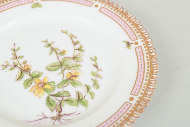 Royal Copenhagen Flora Danica, Denmark. Porcelain side plate with botanical motif. Circa 1920. - 3