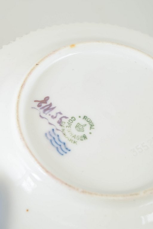 Royal Copenhagen Flora Danica, Denmark. Porcelain side plate with botanical motif. Circa 1920. - 4