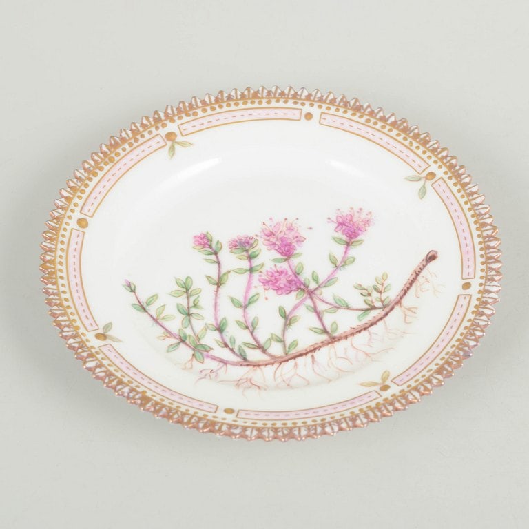 Royal Copenhagen Flora Danica plate, Denmark. Porcelain plate with botanical motif. Circa 1920. - 2