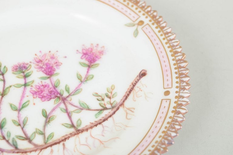 Royal Copenhagen Flora Danica plate, Denmark. Porcelain plate with botanical motif. Circa 1920. - 3