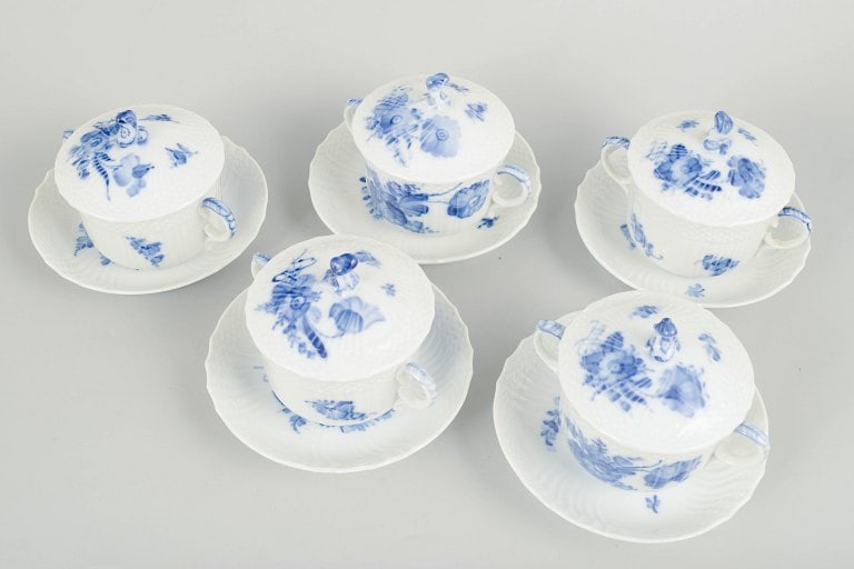 Royal Copenhagen, Denmark. Blue Flower Curved, set of five bouillon cups with matching saucers. - 2