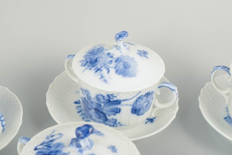 Royal Copenhagen, Denmark. Blue Flower Curved, set of five bouillon cups with matching saucers. - 3