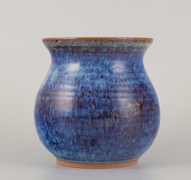 Swedish ceramicist. Unique ceramic vase with float glaze in blue tones. 1970s/80s. - 2