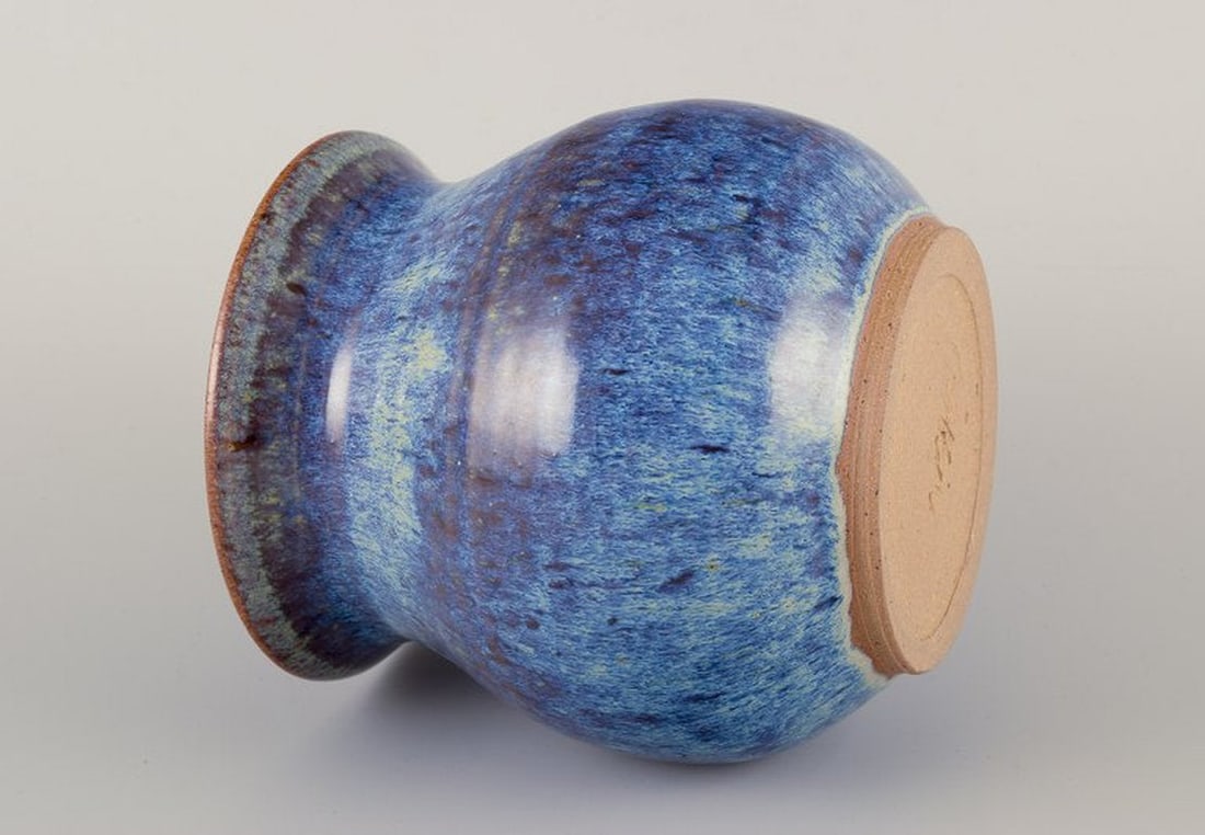 Swedish ceramicist. Unique ceramic vase with float glaze in blue tones. 1970s/80s. - 5