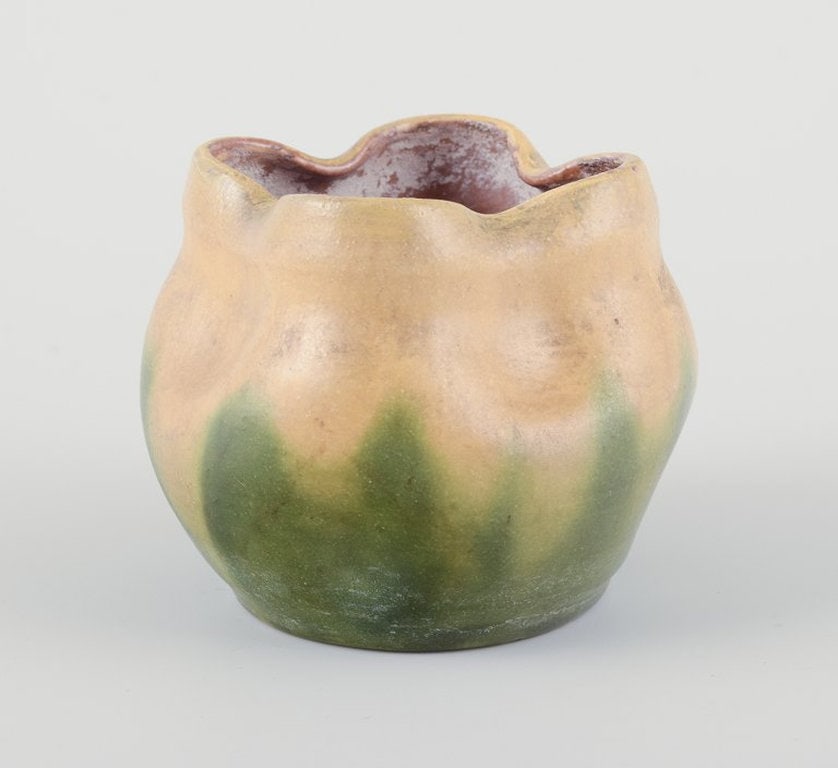 Kähler, Denmark. Small Art Nouveau ceramic plant pot. Approximately 1910s. - 2