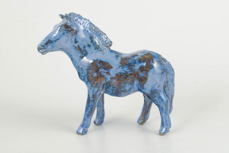 Nils-Erik Zetterström, Sweden. Ceramic foal figure with glossy glaze in blue tones. Approx.: Nils-Erik Zetterström, foal figure. Unique ceramic sculpture depicting a foal executed in stoneware with glossy glaze in blue tones with brown nuances. The figure is modelled with a natural