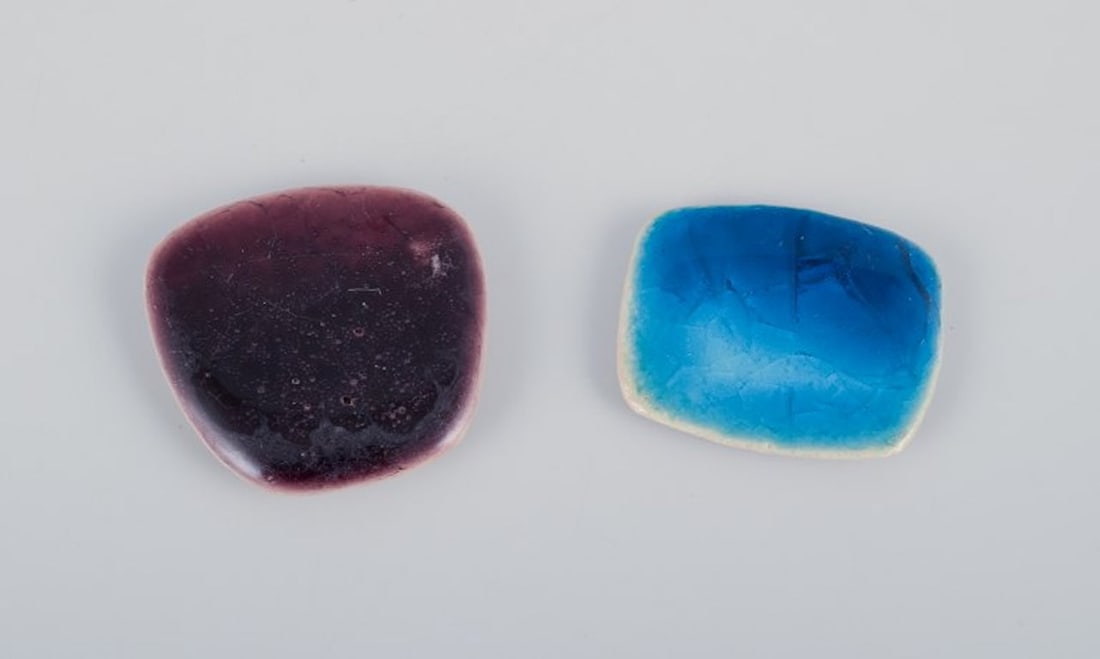 Ole Bjørn Krüger, Danish sculptor and ceramicist. Five unique brooches in glazed stoneware - 7