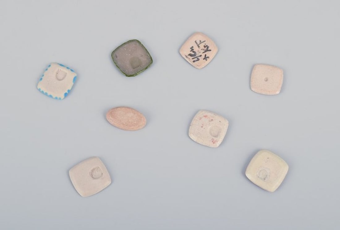 Ole Bjørn Krüger, Danish sculptor and ceramicist. Eight unique ceramic brooches in glazed - 8
