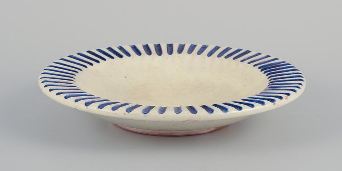 Danish studio ceramicist. Ceramic bowl with fluted design. Circa 1930s/40s. (1 of 7)