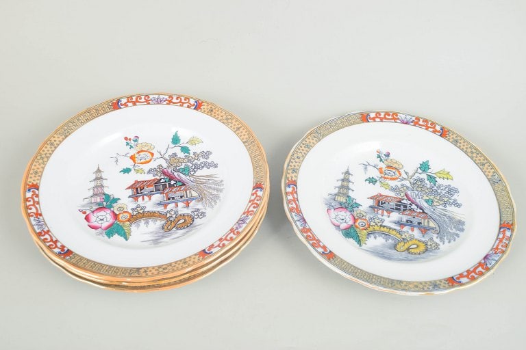 Rörstrand Japan series, Sweden. Set of four faience dinner plates with oriental-inspired - 2