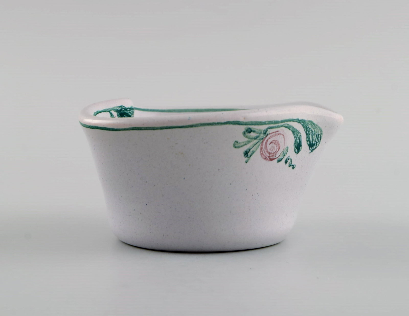 Bjørn Wiinblad (1918-2006), Denmark. Heart-shaped bowl in glazed ceramics with hand-painted - 4