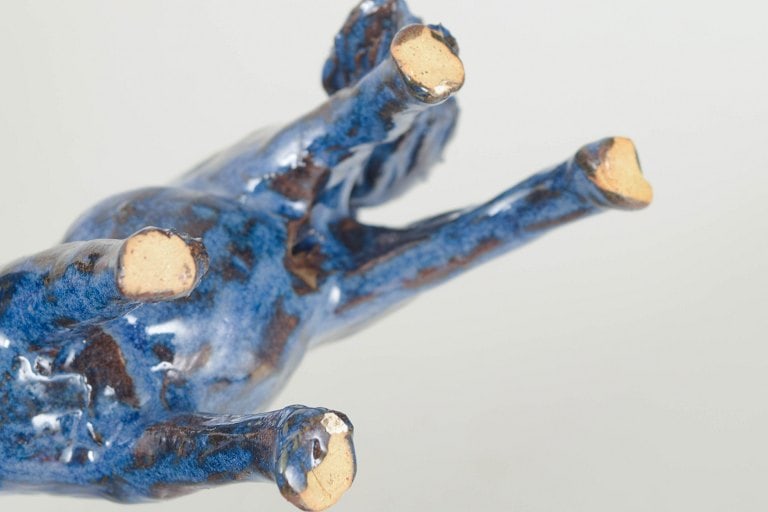 Nils-Erik Zetterström, Sweden. Ceramic foal figure with glossy glaze in blue tones. Approx. - 4