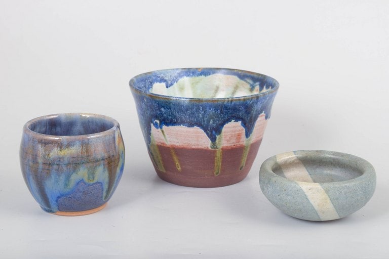 Birgitta Tillander and others, Scandinavia. Set of three unique studio ceramics, including bowls and: Birgitta Tillander and others, set of three unique studio ceramics. Set consisting of three hand-signed Scandinavian stoneware objects, including bowls and vase forms with experimental glazes in blue,