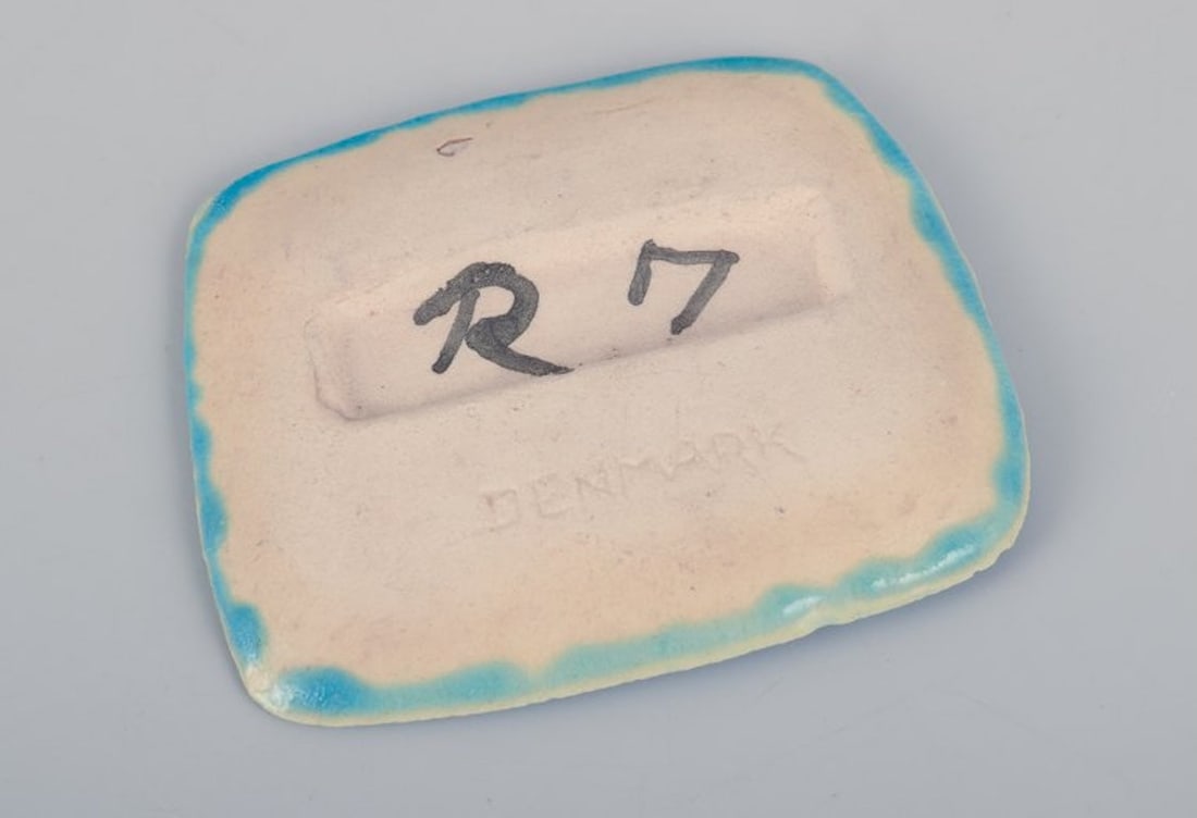 Ole Bjørn Krüger, Danish sculptor and ceramicist. Five unique brooches in glazed stoneware - 9