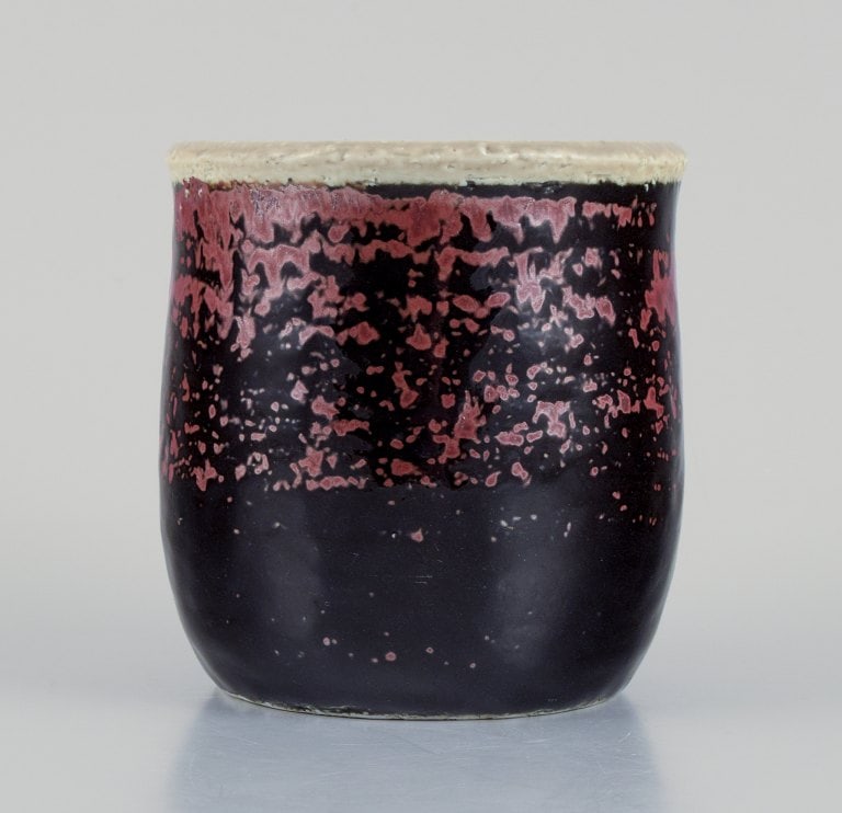Sylvia Leuchovius (1915-2003) for Rörstrand. Ceramic vase with dark-toned glaze. - 2