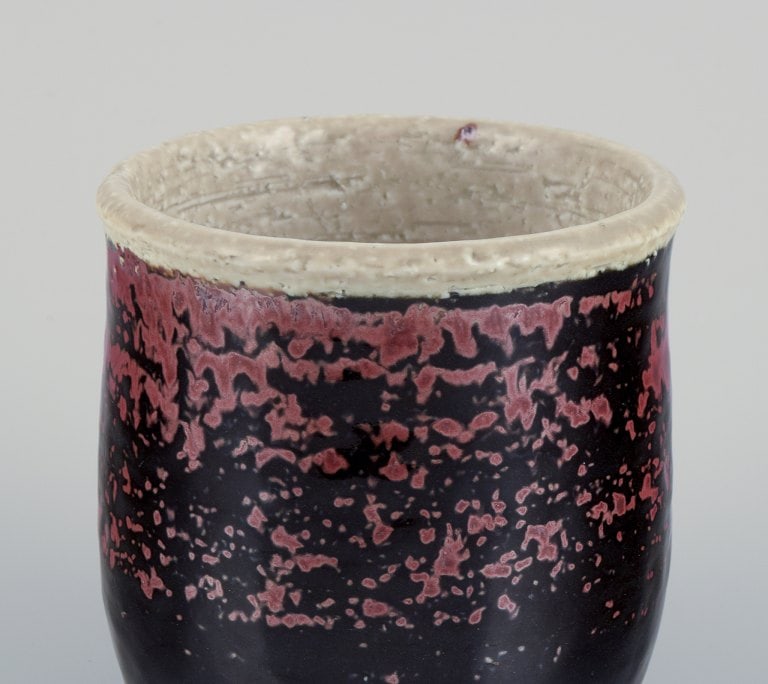 Sylvia Leuchovius (1915-2003) for Rörstrand. Ceramic vase with dark-toned glaze. - 3