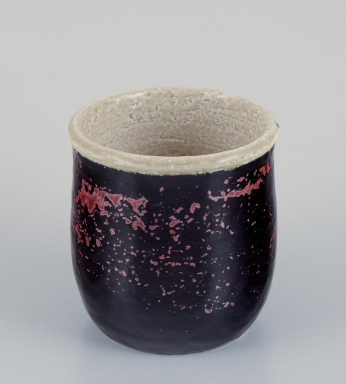 Sylvia Leuchovius (1915-2003) for Rörstrand. Ceramic vase with dark-toned glaze. - 4