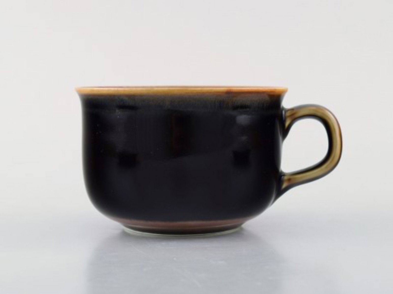 Carl-Harry Stålhane for Rörstrand. Set of four "Viking" teacups with saucers and four - 3