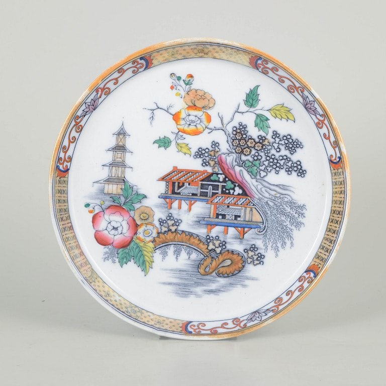 Rörstrand Japan, Sweden. Round faience tray with polychrome decoration in an orientalist: Rörstrand Japan, tray. Round faience tray with polychrome decoration in an orientalist Japanese style featuring pagoda motifs, buildings, bird and floral elements. Model Japan, produced between 1