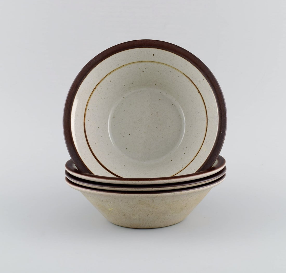 Four Knabstrup porridge bowls in partially glazed stoneware. Retro. Danish design, 1960/70s. (1 of 5)