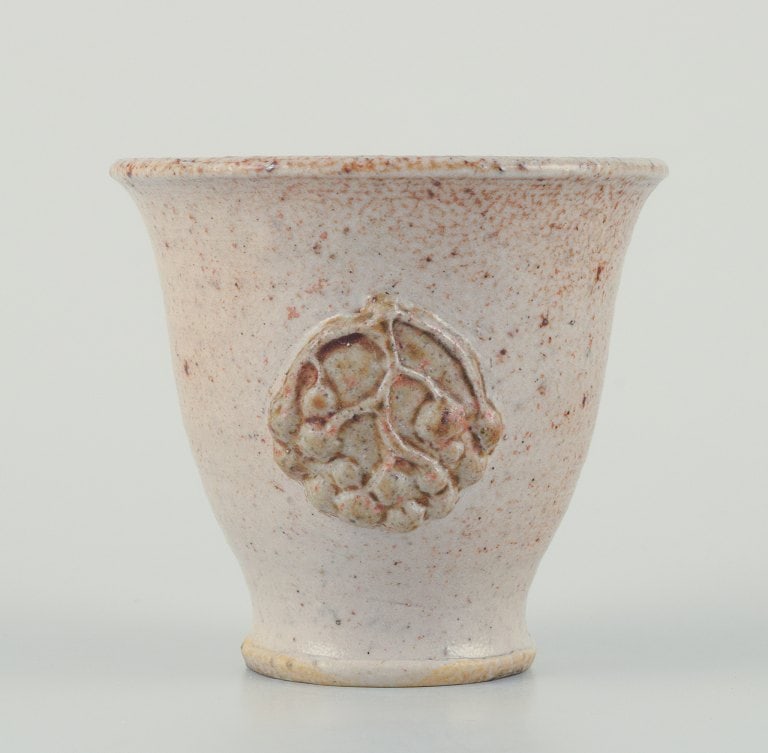 Bente Hansen (born 1943), Danish ceramic artist. Unique ceramic vase. Glazed in sandy tones. - 3