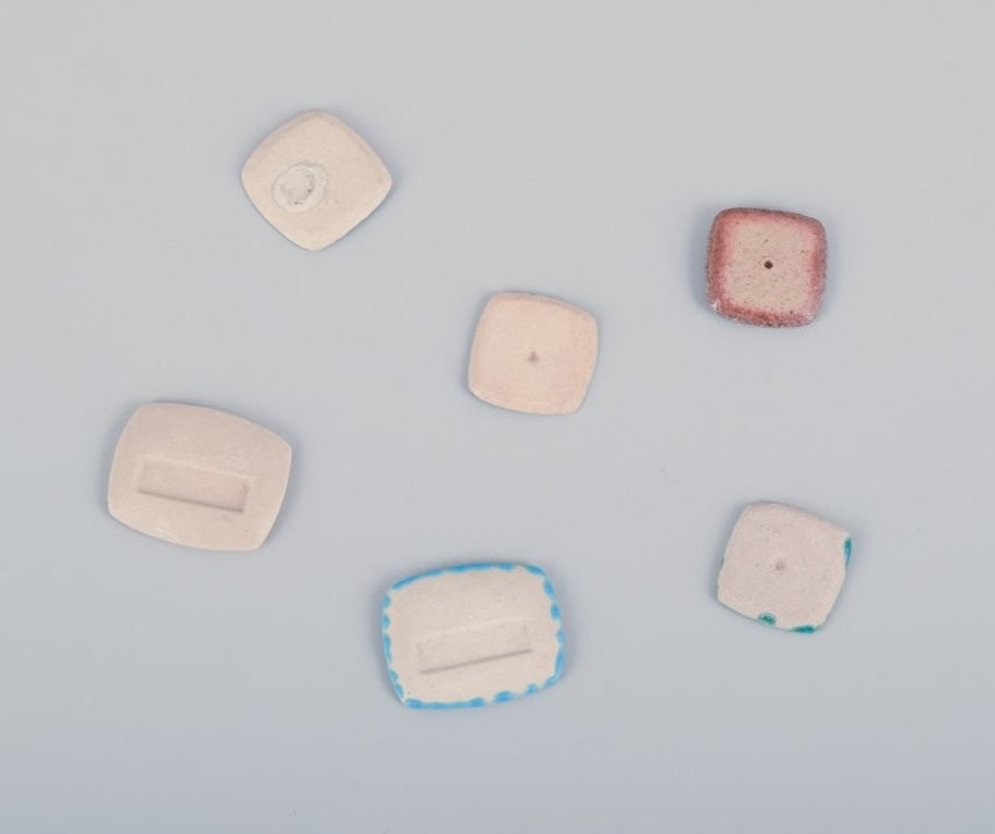 Ole Bjørn Krüger, Danish sculptor and ceramicist. Six unique brooches in glazed stoneware - 8