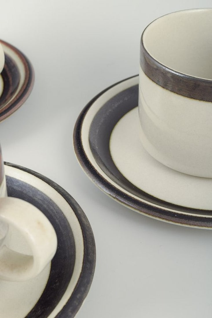 Arabia, Finland. Three 'Karelia' coffee cups with matching saucers in ceramic. 1970s. - 3