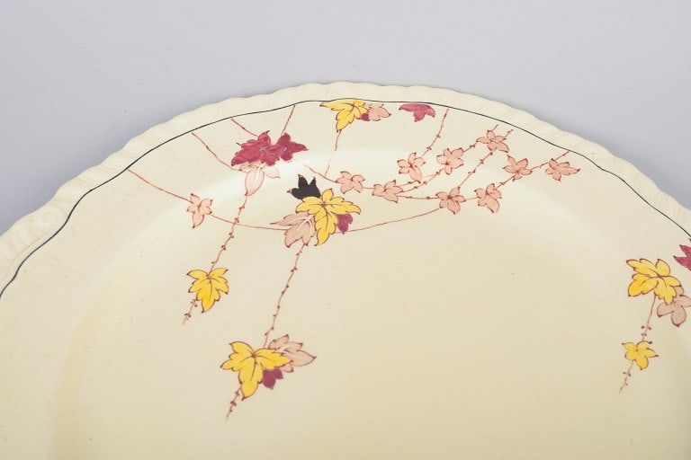 Alfred Meakin, England. Large round Art Deco faience serving dish with Rusette decoration. Approx. - 3
