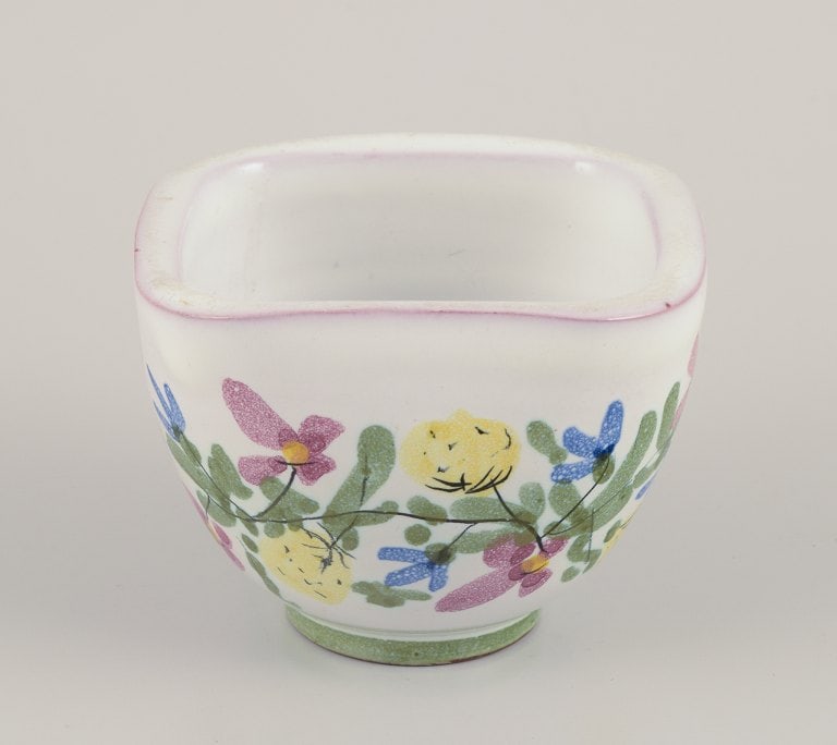 Laholm, Sweden. Two small ceramic bowls. Hand-decorated. - 6