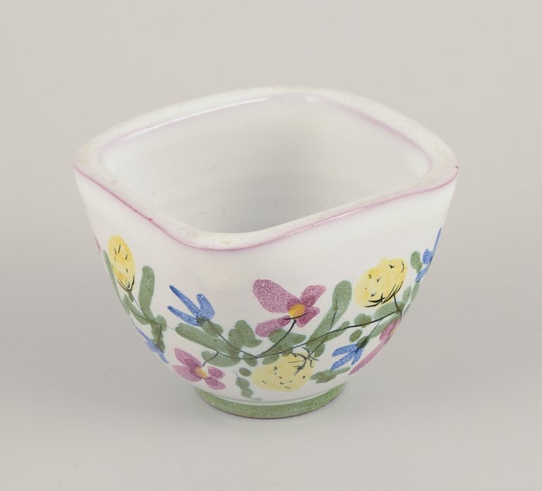 Laholm, Sweden. Two small ceramic bowls. Hand-decorated. - 7