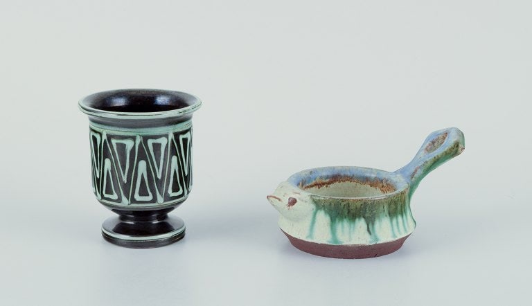 Kähler, Denmark. Small vase and small bowl with a handle shaped like a bird. Handmade ceramic.: Kähler, Denmark. Small vase and small bowl with a handle shaped like a bird. Handmade ceramic. Vase with a geometric pattern. Glaze in blue and green tones. Approximately 1940s. Both marked. In p