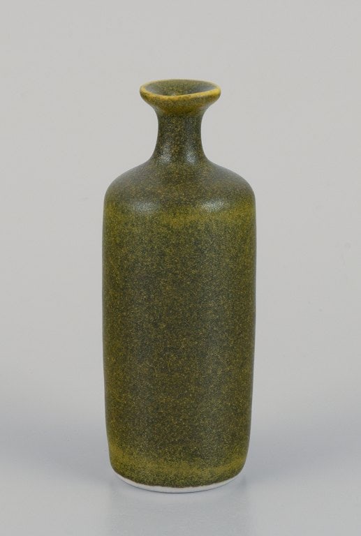 Rolf Palm (1930-2018), Swedish ceramicist. Unique miniature vase with glaze in yellow-green hues.: Rolf Palm (1930-2018), Swedish ceramicist. Unique miniature vase with glaze in yellow-green hues. 1970s. Signed. Perfect condition. Dimensions: Height 9.0 cm x 3.5 cm. Reserve: $140.00 Shipping: Domes