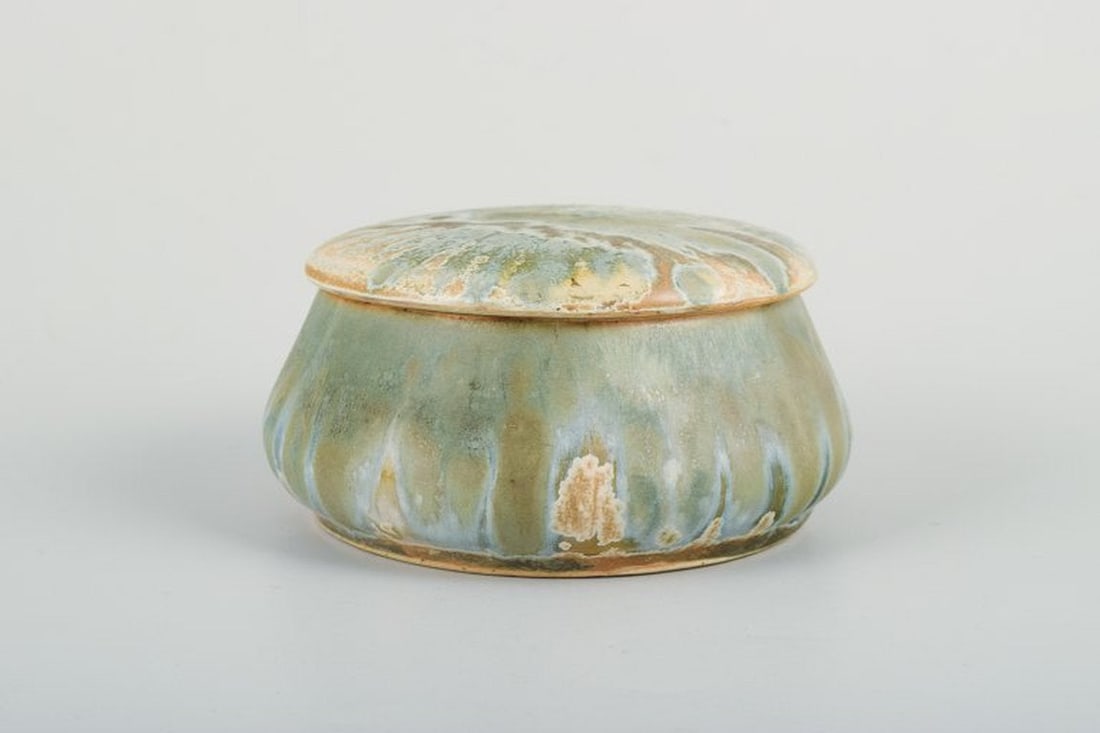 Denbac, Belgium. Lidded jar in glazed ceramic. 1940s.: Denbac, Belgium. Lidded jar in glazed ceramic. Beautiful polychrome glaze. 1940s. Measures: D 11 x H 5.5 cm. In perfect condition. Stamped. Denbac CÃ©ramique is a Belgian ceramics brand foun
