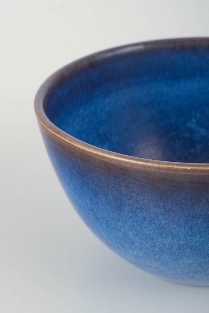 European studio potter. Ceramic bowl with harmonious rounded form. Ca. 1970s. - 3