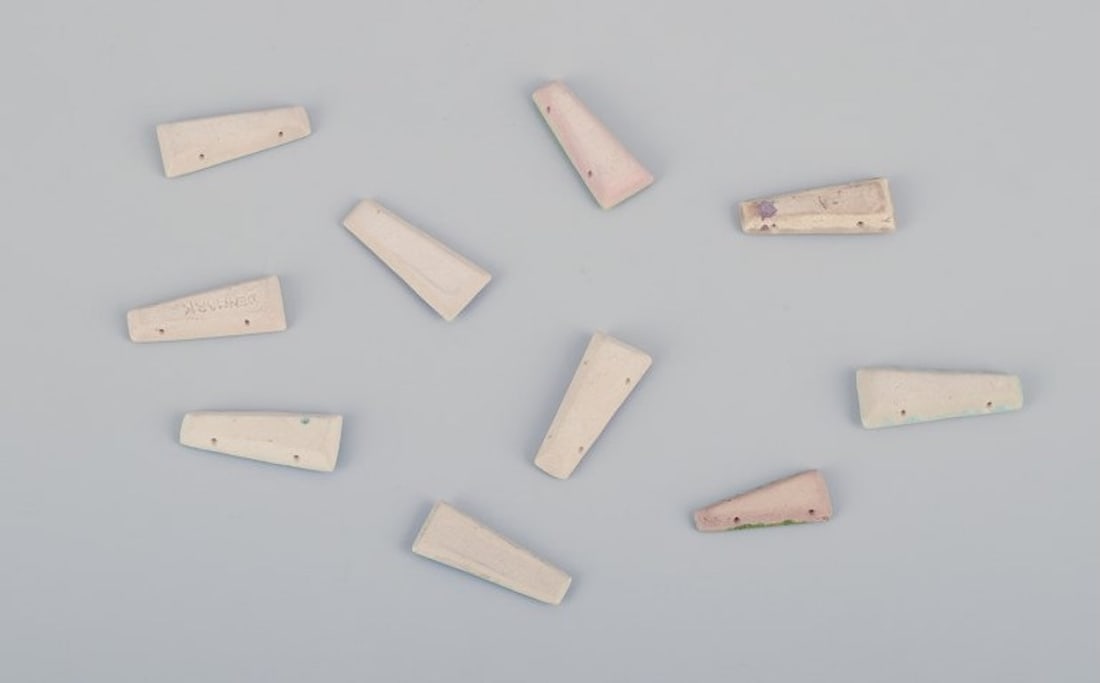 Ole Bjørn Krüger, Danish sculptor and ceramicist. Ten unique brooches in glazed stoneware - 8