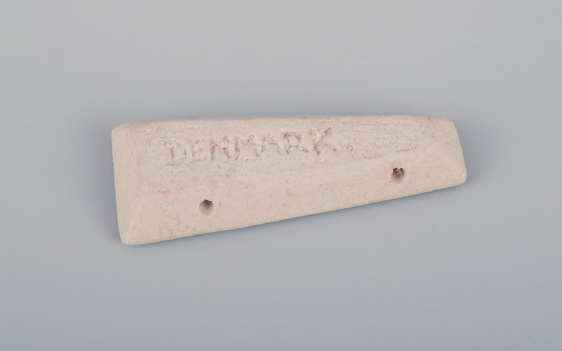Ole Bjørn Krüger, Danish sculptor and ceramicist. Ten unique brooches in glazed stoneware - 9