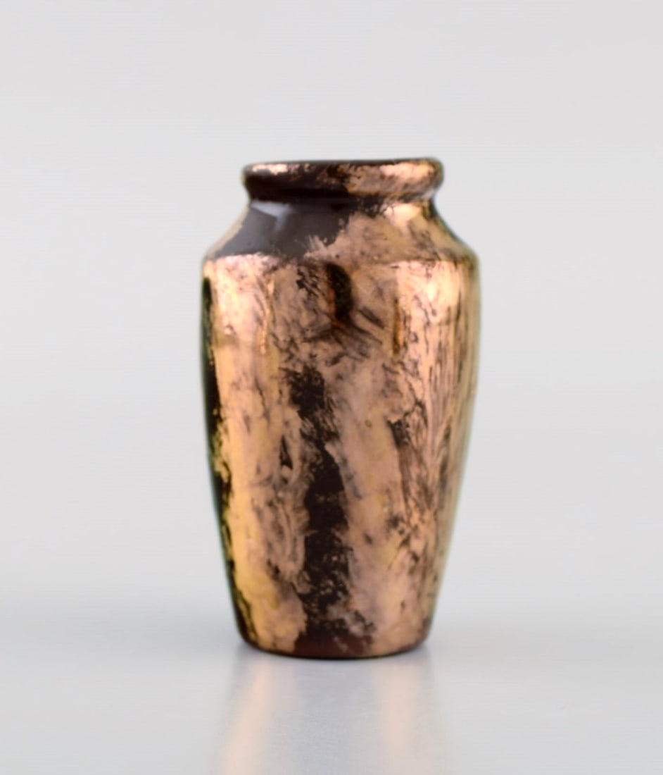 Bayeux, France. Two miniature vases in hand-painted glazed ceramics with gold decoration. 1930s / - 3