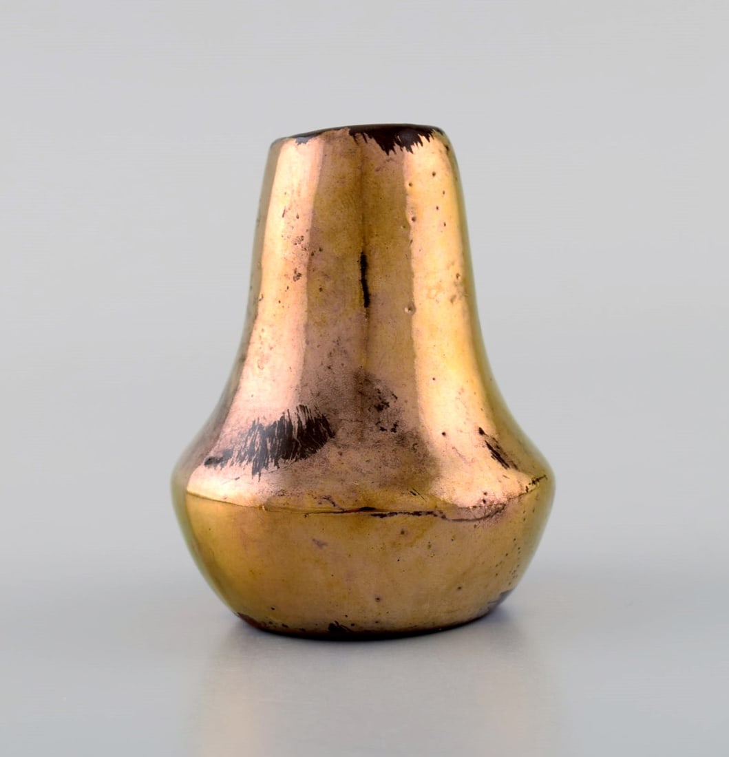 Bayeux, France. Two miniature vases in hand-painted glazed ceramics with gold decoration. 1930s / - 5