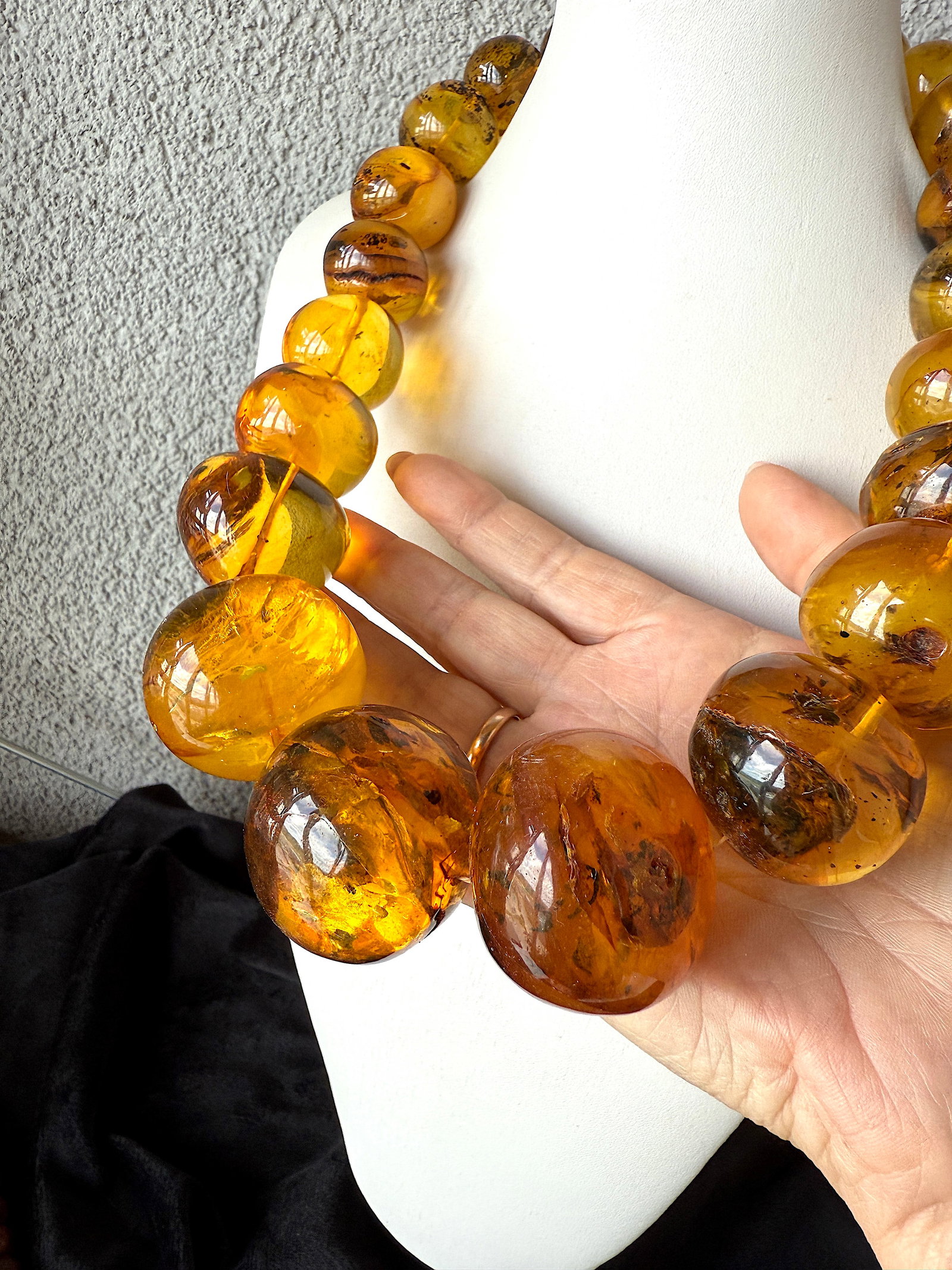 Remarkable Amber Necklace with Insect Inclusions - 2