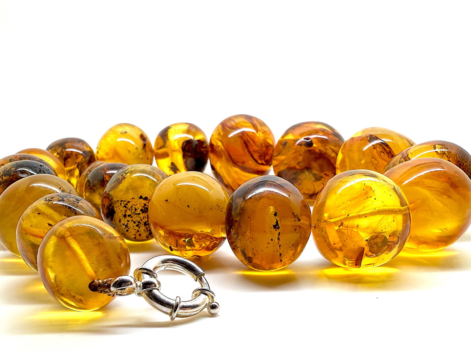 Remarkable Amber Necklace with Insect Inclusions - 3