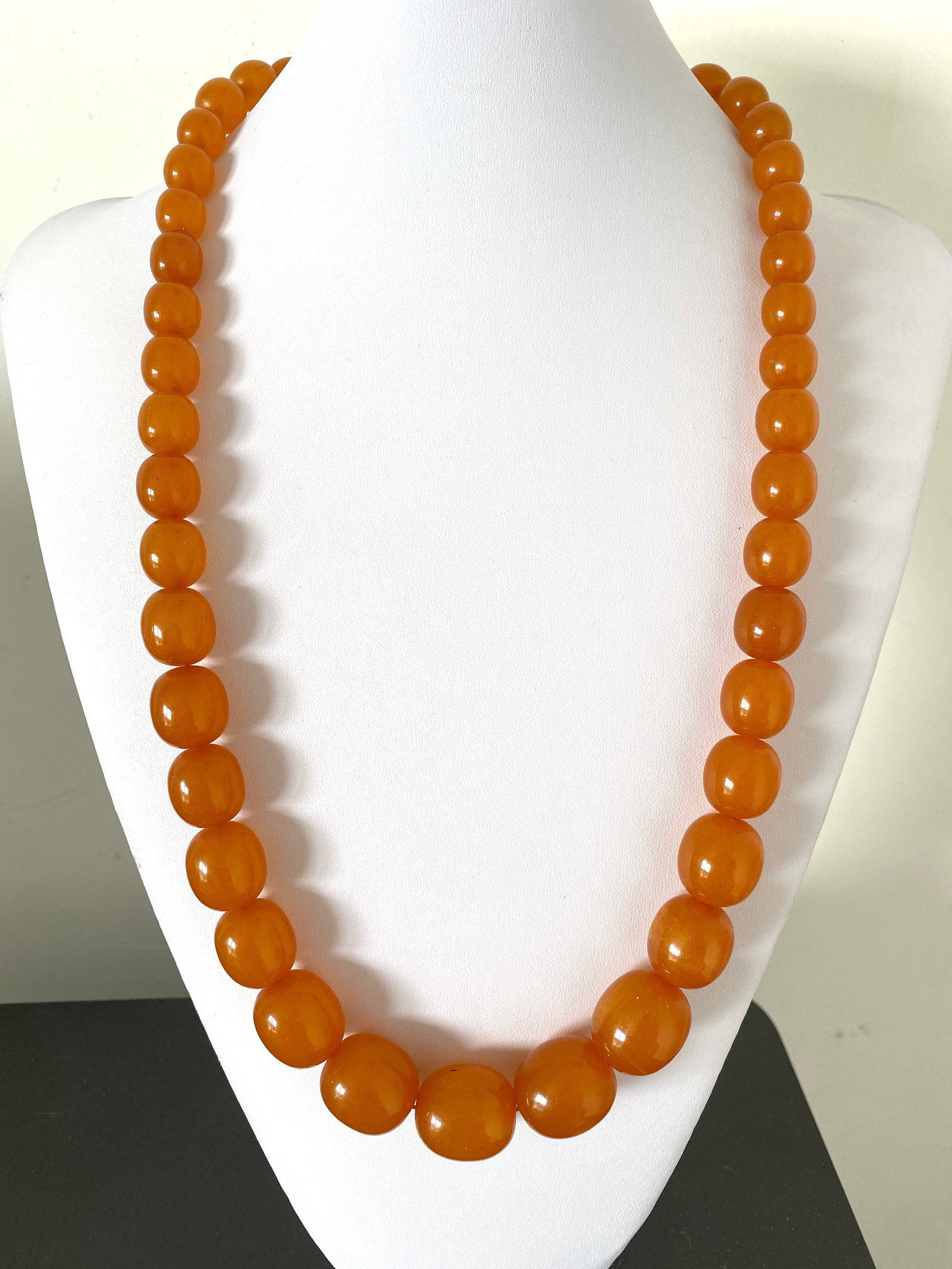 Outstanding Unique Antique Amber Necklace made from Oval shaped Amber beads: Title:Outstanding Unique Antique Amber Necklace made from Oval shaped Amber beads Metal:None Gemstone:Amber Weight:102.0 g Size:Bead size: from 23.2 x 20.5 mm to 10.5 x 11.0 mm Made of:(Reconstituted