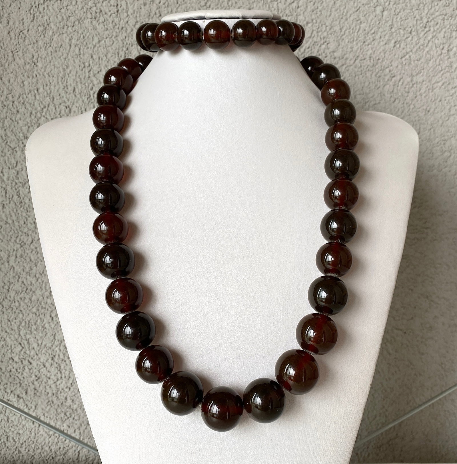 Stunning Unique Antique Amber Necklace made from Round Amber beads: Title:Stunning Unique Antique Amber Necklace made from Round Amber beads Metal:None Gemstone:Amber Weight:189.3 g Size:Size: 940.0 x 23.0 x 23.0 mm Size: 37.008 x 0.906 x 0.906 inches Bead size: From